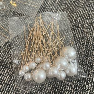 Pearl hair accessories